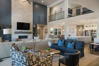 Image de Great Escape #63: Private Hot Tub, Paradise Village Waterpark + Pools, Home Thea