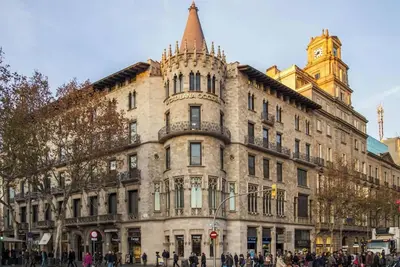 Image de Sophisticated 5-Bedroom Duplex Apartments in Prime Location!