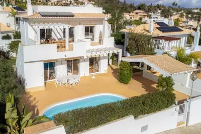 Image de Maison de Vacances au Portugal avec Piscine