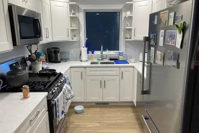 Image de Great Bay Home, beach access dead end street, walking distance to shopping