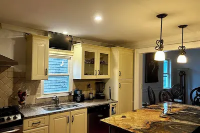 Image de Beautiful and cozy department. Pet friendly.