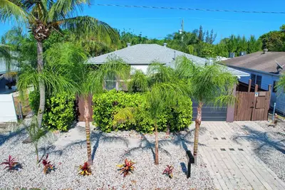 Image de New: Poolside Palms Paradise Retreat!