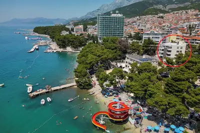 Image de Beachfront Vacation Apartment in Makarska, 2 Bedrooms, Balcony, Elevator