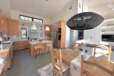 Image de One-of-a kind wine country style in law unit, bright open sanctuary getaway