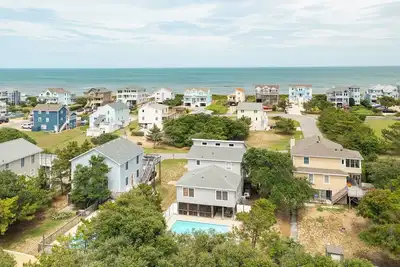 Image de Oceanside 6br home in the heart of Duck w/ saltwater pool!