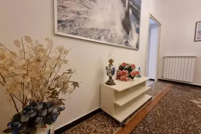 Image de Wow Home 2 - 175 sqm - private parking - in front of ferry port - 10 places