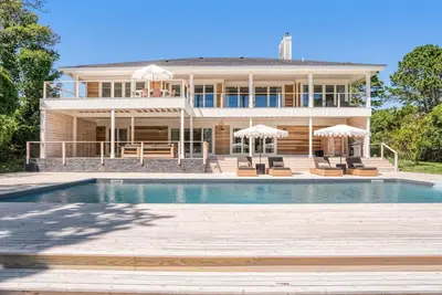 Image de Spacious Southampton Home with Pool and Tennis, Close to Southampton. . .