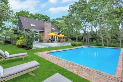 Image de Newly Renovated, Centrally Located East Hampton Home, Total Privacy, . . .