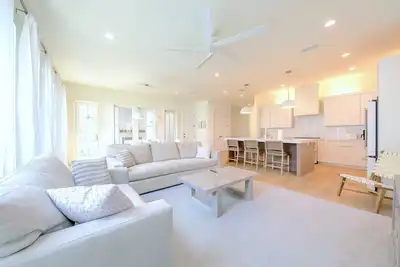 Image de Luxury Beach House, Sleeps 10, Deeded Beach Access, Pool, Tennis, Pickleball
