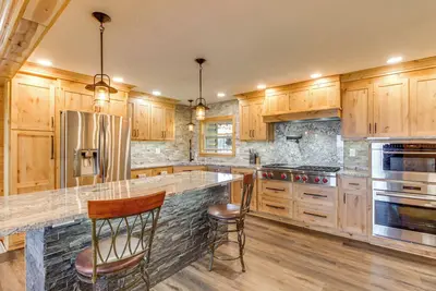 Image de Private Lakefront Emily Home w/ Yard & Fire Pit!