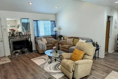 Image de Large home 5 Minutes To South Bay Beaches! 30 mins to La/Hollywood Theme Parks
