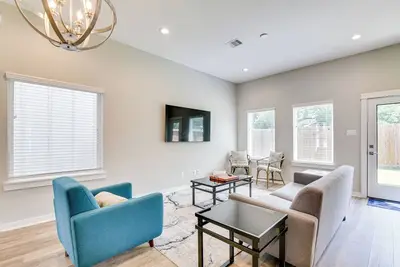 Image de Modern Home w/ Fenced Backyard in Houston