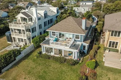 Image de Gorgeous Beachfront Home