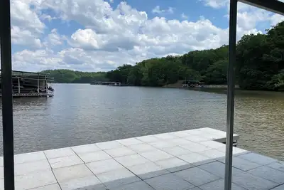 Image de Lakefront House quiet cove, w/dock, close to Captain Ron's & The Cave.