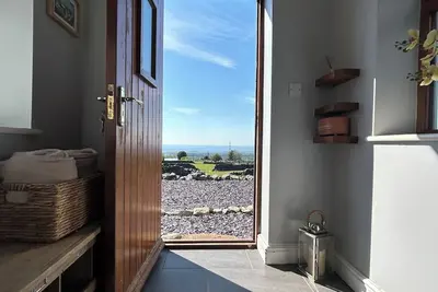 Image de Cosy cottage enjoying a secluded spot with stunning views