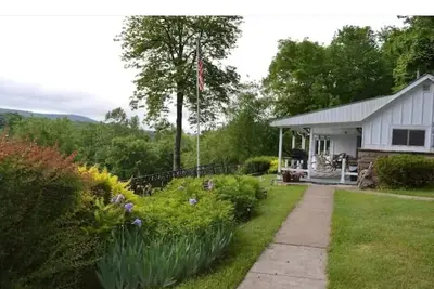 Image de Hillside Retreat Overlooking the Allegheny River. with valley views.