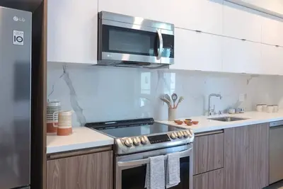 Image de Luxury Rental | Block To Sand | Cozy | Comfort