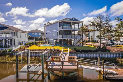 Image de Waterfront luxury and relaxation in Oak Island - perfect Pine Island retreat