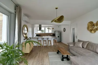 Image de Duplex avec garage individuel à 2 pas du Château musée et remparts, cathédrale