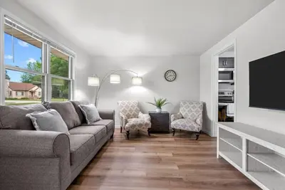 Image de Keep it simple at this peaceful and ceCentrally Located in the heart of E Depere