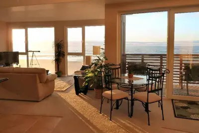 Image de Windows on the Sea – Luxe Top-Floor Oceanfront
