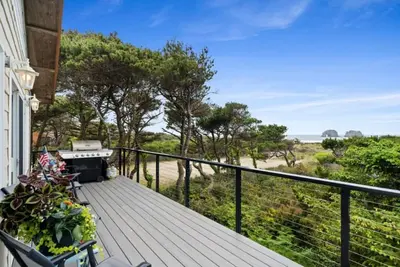 Image de Oceanfront Family Cabin *4 Br* *Wrap-Around Deck*