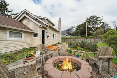 Image de Susan’s Beach Cottage · Cozy Coastal Charm Just 1 Block from the Beach in the Heart of Manzanita