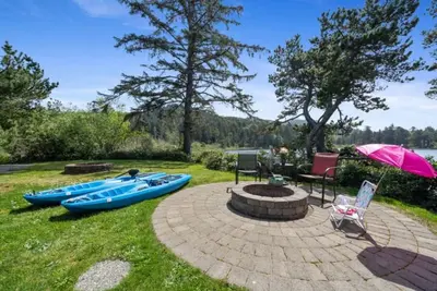 Image de Stunning Lakeside Retreat |Hot Tub & Private Dock