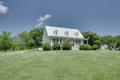 Image de Spacious Countryside Getaway in Lexington w/ Deck!