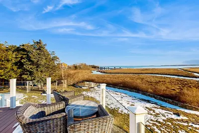 Image de Dog-friendly waterfront home with hot tub, kayaks\/bikes\/SUPs, deck, & firepit