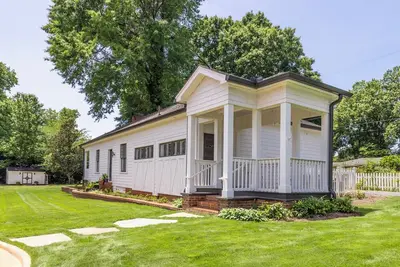 Image de Historic Carriage House in Wesley Heights