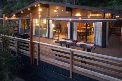 Image de Family Cabin, Dog, Ht Tb, 15 min Yosemite, Valentine's Day + Firefall Packages