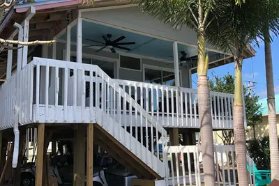 Image de Cozy Cottage on Direct Access Canal with Boat Lift