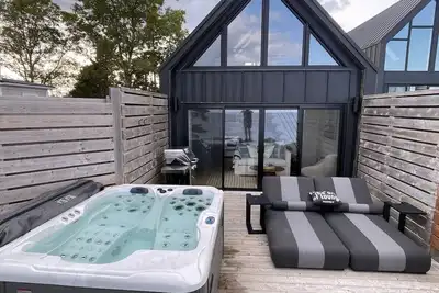 Image de Romantic Oceanfront Retreat - Hot tub