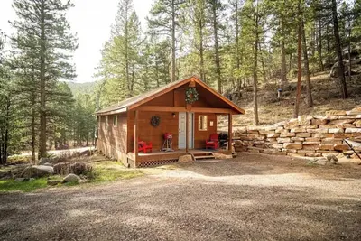 Image de Private Hiking Trail! Cozy Canyon Cabin near Rmnp w/ King bed. Sleeps 4.