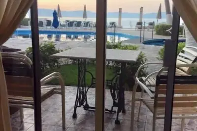 Image de Beachfront 2 bedroom traditional\n\n