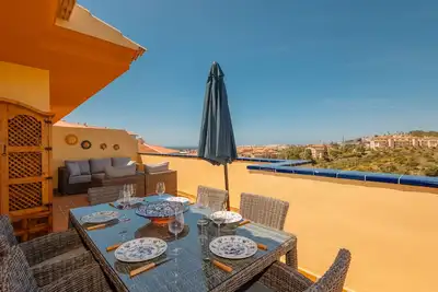 Image de Appartement; vue sur la mer, grande terrasse, proche de la plage; El Faro, Mijas