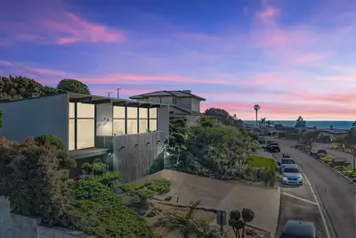 Image de Modern Luxury Home w/ Sweeping Ocean Views & Indoor Pool/Spa