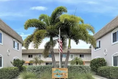 Image de Condo located on private Venice beach