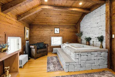Image de Equestrian Luxury Suite Jacuzzi & Fireplace