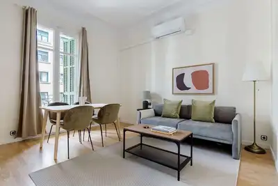 Image de Large Antiga Esquerra de l'Eixample 4br w/ Balcony, by Blueground