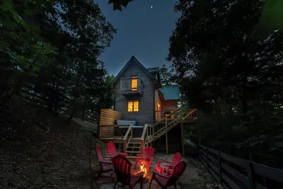 Image de WiFi & Hot Tub - Fels Haus Rrg