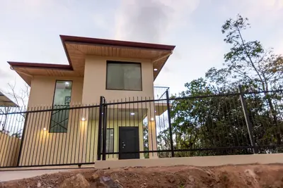 Image de Casita Poro, you can do day trips to beaches, Nat. Parks, volcanoes, waterfalls.