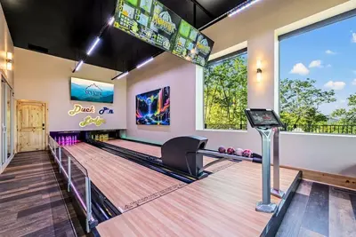 Image de Duck Pin Lodge: 9br, Bowling Alley, Mountain Views, Indoor Pool