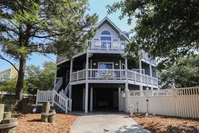 Image de Carolina Dreamin' - 4 Br Soundside Vacation Home in Duck w/Private Pool