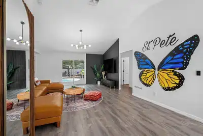 Image de New! Pool Home with Mini-Golf, Grill, Game Room. Minutes to the best beaches!