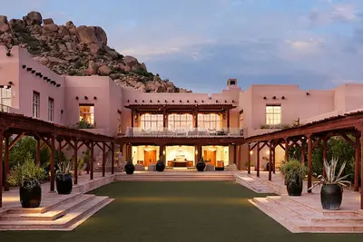 Image de 𝐅𝐢𝐧𝐝𝐢𝐧𝐠 𝐌𝐞𝐢𝐥𝐢 Luxury Four Seasons Troon North Resort+Amenities, 2br