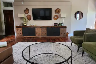 Image de Retreat at Harvest: Ultra-Modern, Downtown, Sleeps 6, WiFi, Full Kitchen, Stylish Decor