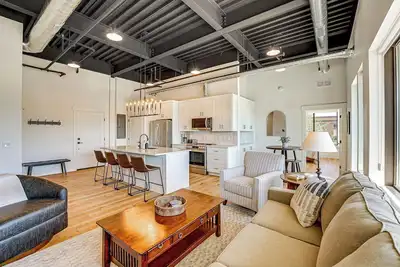 Image de Downtown Grand Haven Condo - Walk to Boardwalk!