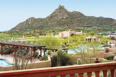 Image de 𝐅𝐢𝐧𝐝𝐢𝐧𝐠 𝐌𝐞𝐢𝐥𝐢 Luxury Four Seasons Troon North Resort+Amenities, 2br